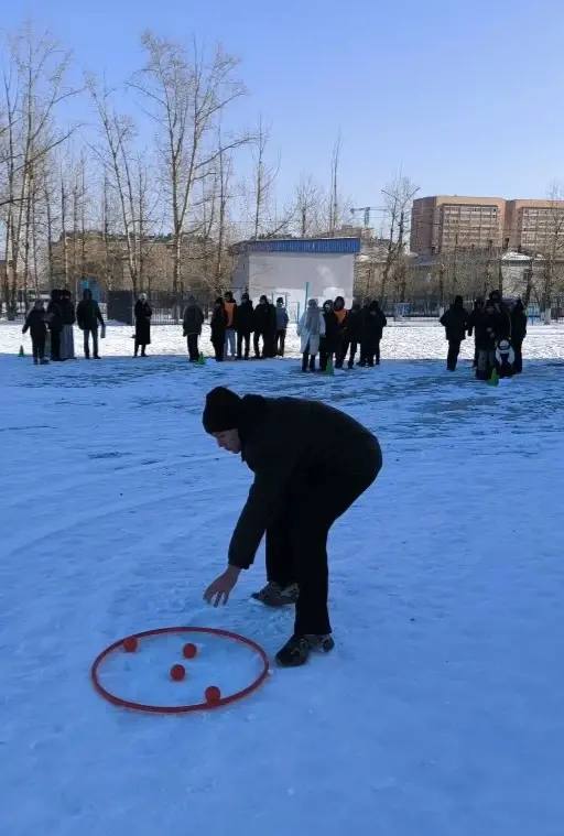 Весёлые "Рождественские старты" в школе 52 - праздник спорта и смеха!!! Весёлые "Рождественские старты" в школе 52 - праздник спорта и смеха!!!