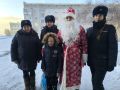 В Петровск-Забайкальском округе Полицейский Дед Мороз поздравил активных школьников, участвующих в общественной жизни своих населенных пунктов