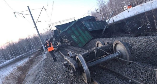 На ЗабЖД продолжается ликвидация последствий схода 35 вагонов в Амурской области