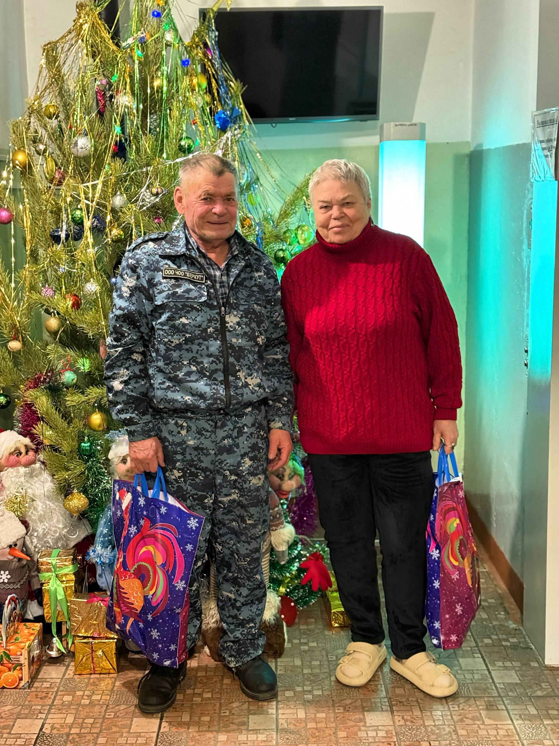 Добрая, многолетняя традиция заботы: Артём Меняйло и администрация Центрального района поздравляют жителей Специализируланого дома ветеранов войны и труда с Новым годом и Рождеством Христовым! Добрая, многолетняя традиция заботы: Артём Меняйло и администрация Центрального района поздравляют жителей Специализируланого дома ветеранов войны и труда с Новым годом и Рождеством Христовым!