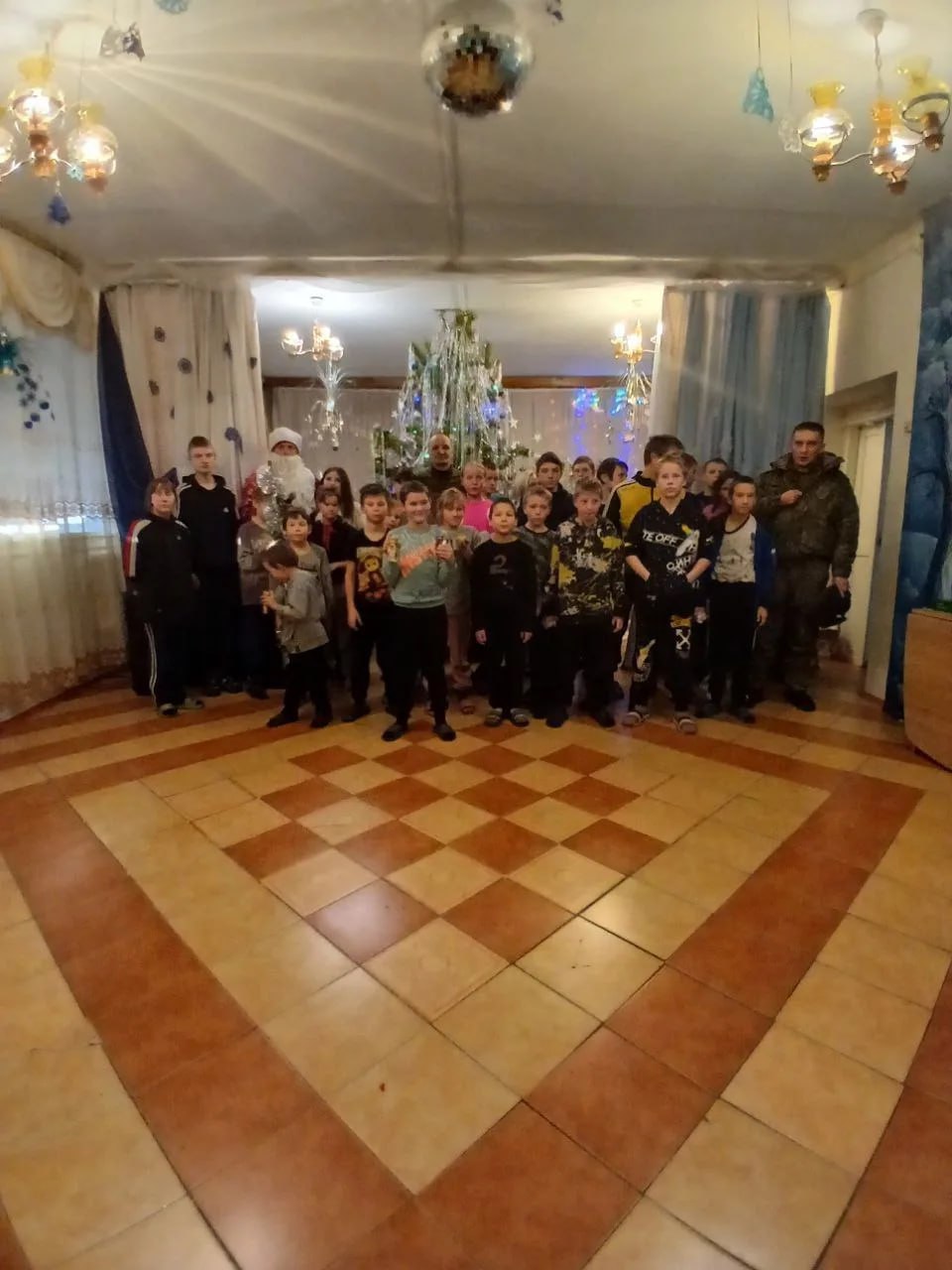 Военные устроили праздник в учреждениях для детей в Борзинском округе Военные устроили праздник в учреждениях для детей в Борзинском округе