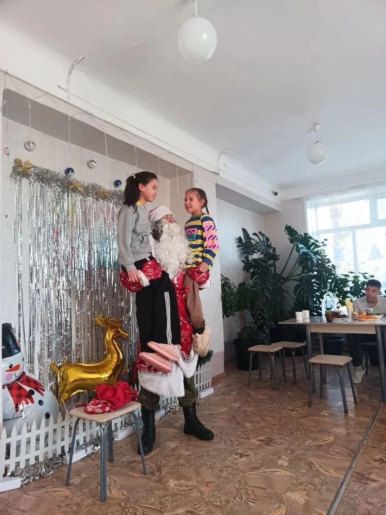 Военные устроили праздник в учреждениях для детей в Борзинском округе