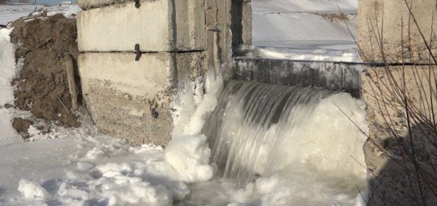 В Карымском округе у сел Кадахта и Большая Тура продолжается работа по ликвидации ледовых заторов