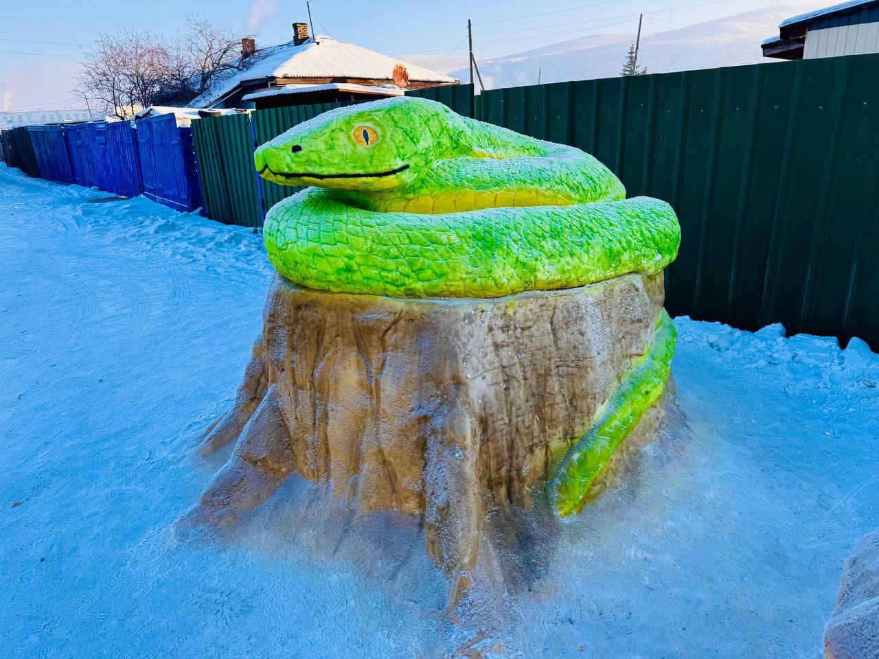 Ежегодно семья Ивановых из Чернышевска создают уникальные снежные фигуры Ежегодно семья Ивановых из Чернышевска создают уникальные снежные фигуры