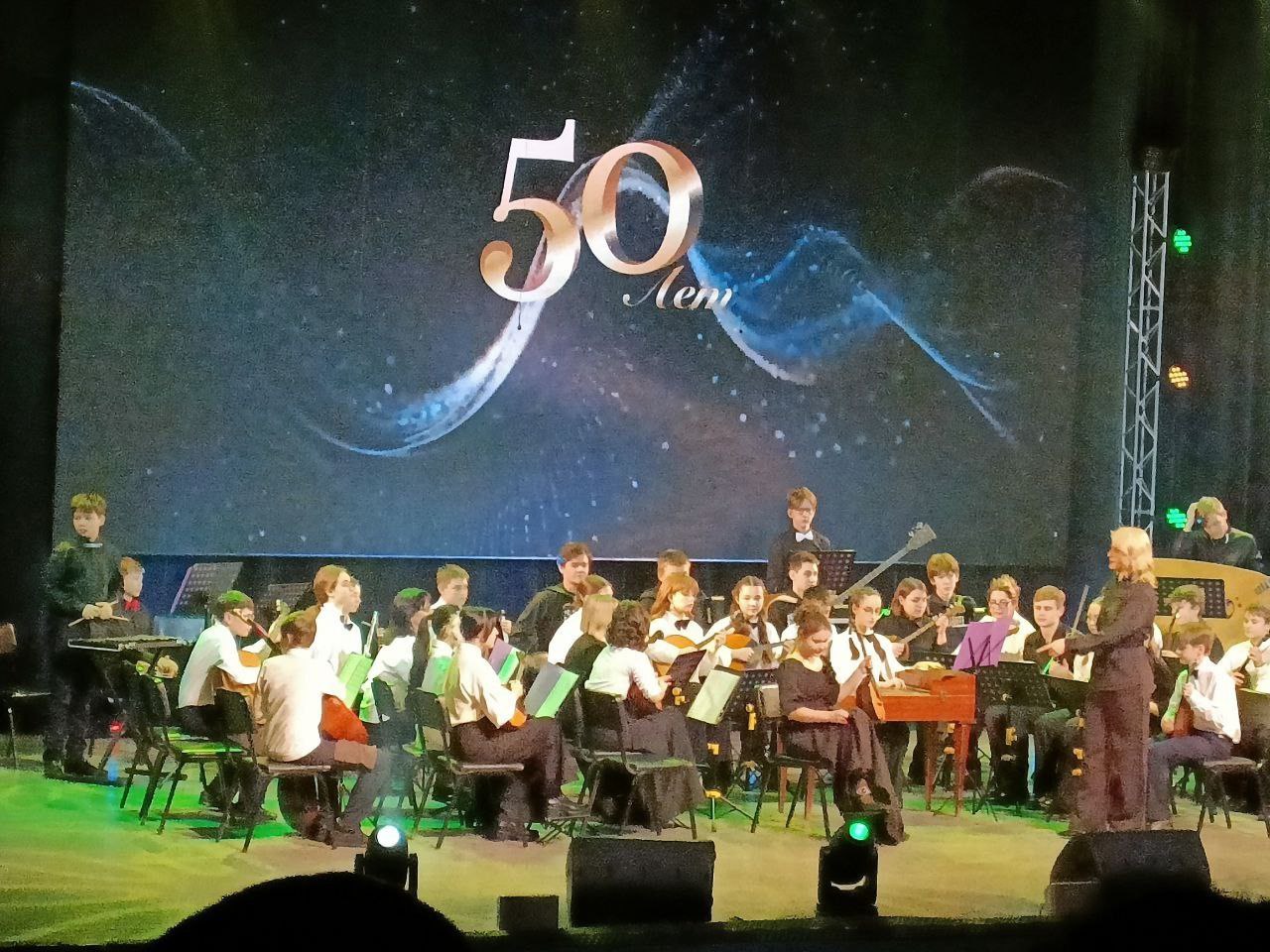 Юбилейный концерт ДШИ 3, который прошел 9 января, собрал в большом зале краевой филармонии учащихся и преподавателей, родителей и бывших выпускников, преподавателей, которые приехали на торжественное мероприятие из разных... Юбилейный концерт ДШИ 3, который прошел 9 января, собрал в большом зале краевой филармонии учащихся и преподавателей, родителей и бывших выпускников, преподавателей, которые приехали на торжественное мероприятие из разных...