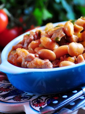 Как превратить курицу и фасоль в сытное блюдо за 30 минут