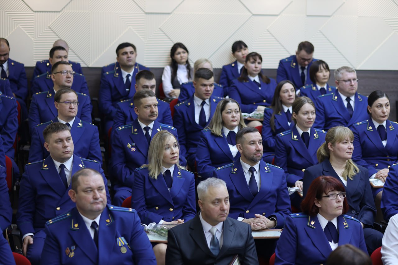 В Чите состоялось торжественное собрание, посвященное 304-й годовщине образования прокуратуры России В Чите состоялось торжественное собрание, посвященное 304-й годовщине образования прокуратуры России