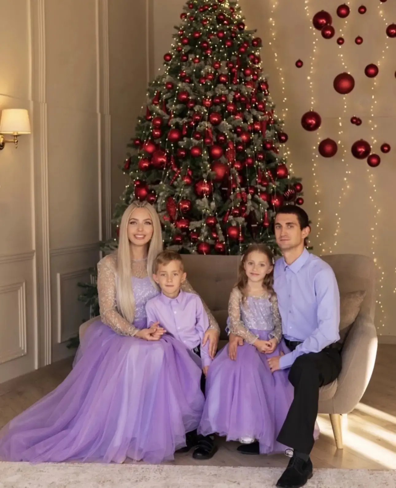 В школе №19 проходит конкурс «Семейное фото рядом с новогодней ёлкой» В школе №19 проходит конкурс «Семейное фото рядом с новогодней ёлкой»