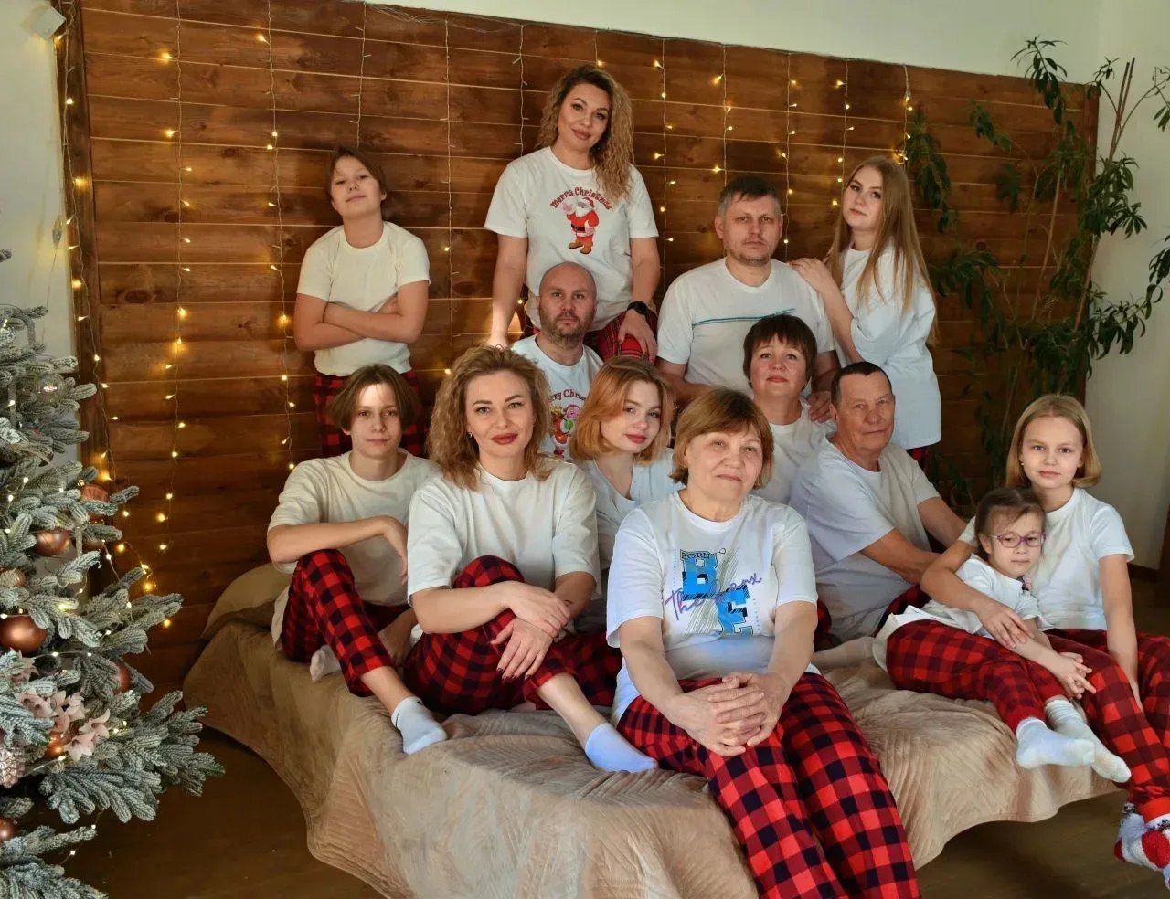 В школе №19 проходит конкурс «Семейное фото рядом с новогодней ёлкой» В школе №19 проходит конкурс «Семейное фото рядом с новогодней ёлкой»