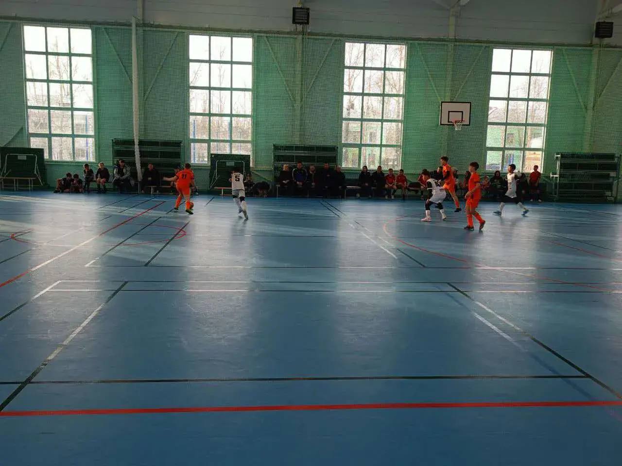 Четыре ветеранские команды (возраст спортсменов старше 40 лет) из китайских городов Маньчжурия, Хулунбуир, Чунцин и монгольского Чойболсана приняли участие в XIX традиционном фестивале зимнего футбола, наряду со... Четыре ветеранские команды (возраст спортсменов старше 40 лет) из китайских городов Маньчжурия, Хулунбуир, Чунцин и монгольского Чойболсана приняли участие в XIX традиционном фестивале зимнего футбола, наряду со...