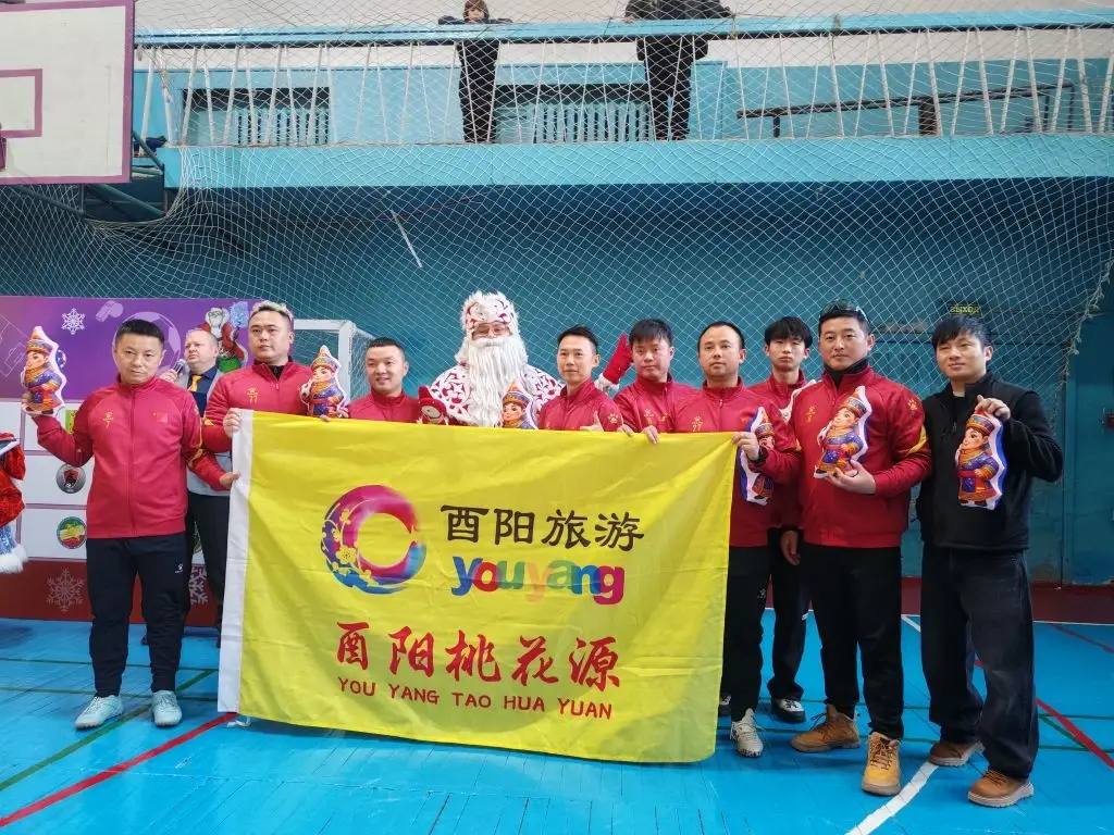 Четыре ветеранские команды (возраст спортсменов старше 40 лет) из китайских городов Маньчжурия, Хулунбуир, Чунцин и монгольского Чойболсана приняли участие в XIX традиционном фестивале зимнего футбола, наряду со... Четыре ветеранские команды (возраст спортсменов старше 40 лет) из китайских городов Маньчжурия, Хулунбуир, Чунцин и монгольского Чойболсана приняли участие в XIX традиционном фестивале зимнего футбола, наряду со...