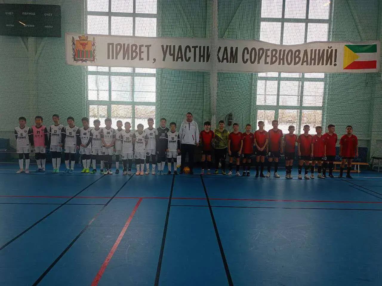 Четыре ветеранские команды (возраст спортсменов старше 40 лет) из китайских городов Маньчжурия, Хулунбуир, Чунцин и монгольского Чойболсана приняли участие в XIX традиционном фестивале зимнего футбола, наряду со... Четыре ветеранские команды (возраст спортсменов старше 40 лет) из китайских городов Маньчжурия, Хулунбуир, Чунцин и монгольского Чойболсана приняли участие в XIX традиционном фестивале зимнего футбола, наряду со...