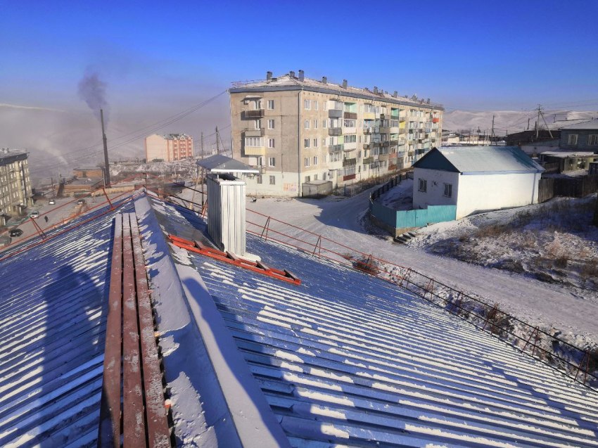 Новая крыша появилась в доме поселка Оловянная Новая крыша появилась в доме поселка Оловянная