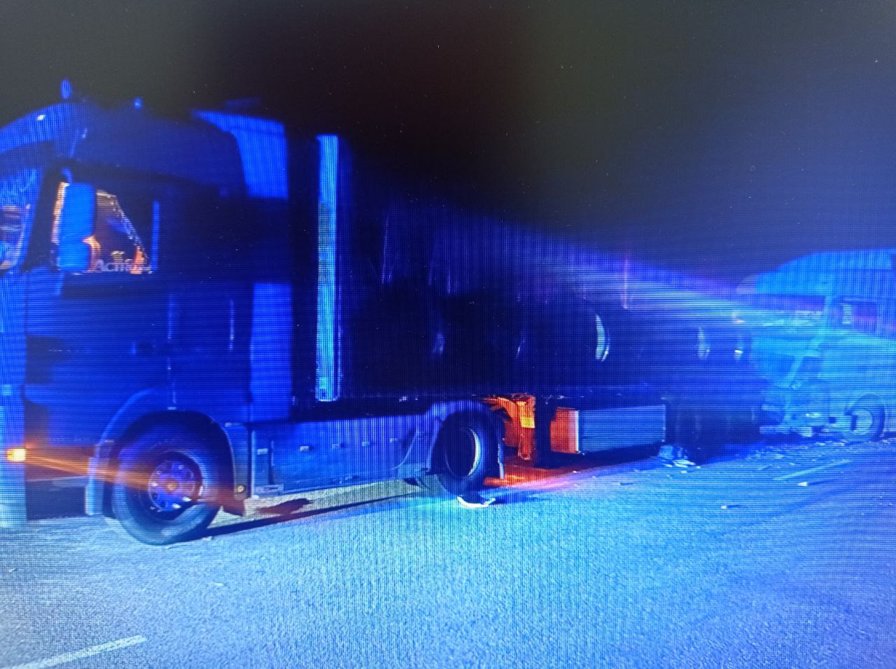 22 января в ночное время на ФАД Р-297 "Чита - Хабаровск", 165 км (Шилкинский округ)по предварительным данным водитель "МAN" допустил наезд на стоящий в попутном направлении большегруз "Mercedes-Benz".В результате... 22 января в ночное время на ФАД Р-297 "Чита - Хабаровск", 165 км (Шилкинский округ)по предварительным данным водитель "МAN" допустил наезд на стоящий в попутном направлении большегруз "Mercedes-Benz".В результате...