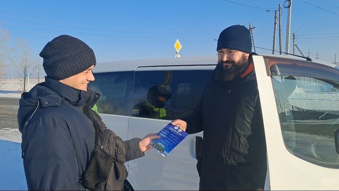 «Студенческий десант» высадился на посту ДПС: будущие транспортники познакомились с работой дорожных полицейских «Студенческий десант» высадился на посту ДПС: будущие транспортники познакомились с работой дорожных полицейских