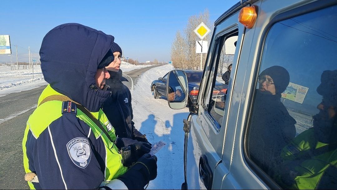 «Студенческий десант» высадился на посту ДПС: будущие транспортники познакомились с работой дорожных полицейских «Студенческий десант» высадился на посту ДПС: будущие транспортники познакомились с работой дорожных полицейских