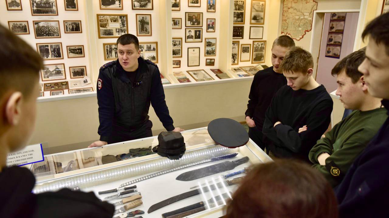 Герои в наших сердцах: студенты узнали о подвиге милиционера, служившего в ППС Герои в наших сердцах: студенты узнали о подвиге милиционера, служившего в ППС