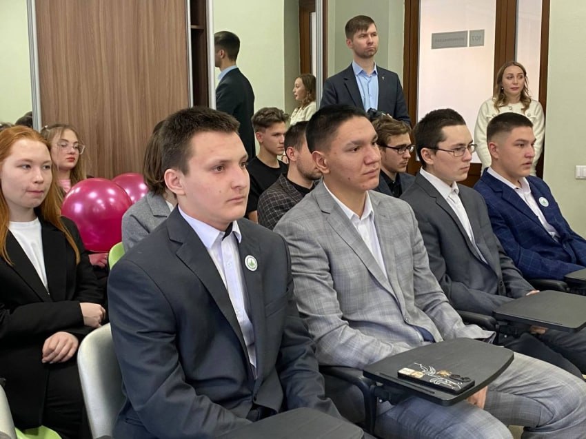 В Читинском политехническом колледже состоялась встреча успешных выпускников со студентами В Читинском политехническом колледже состоялась встреча успешных выпускников со студентами