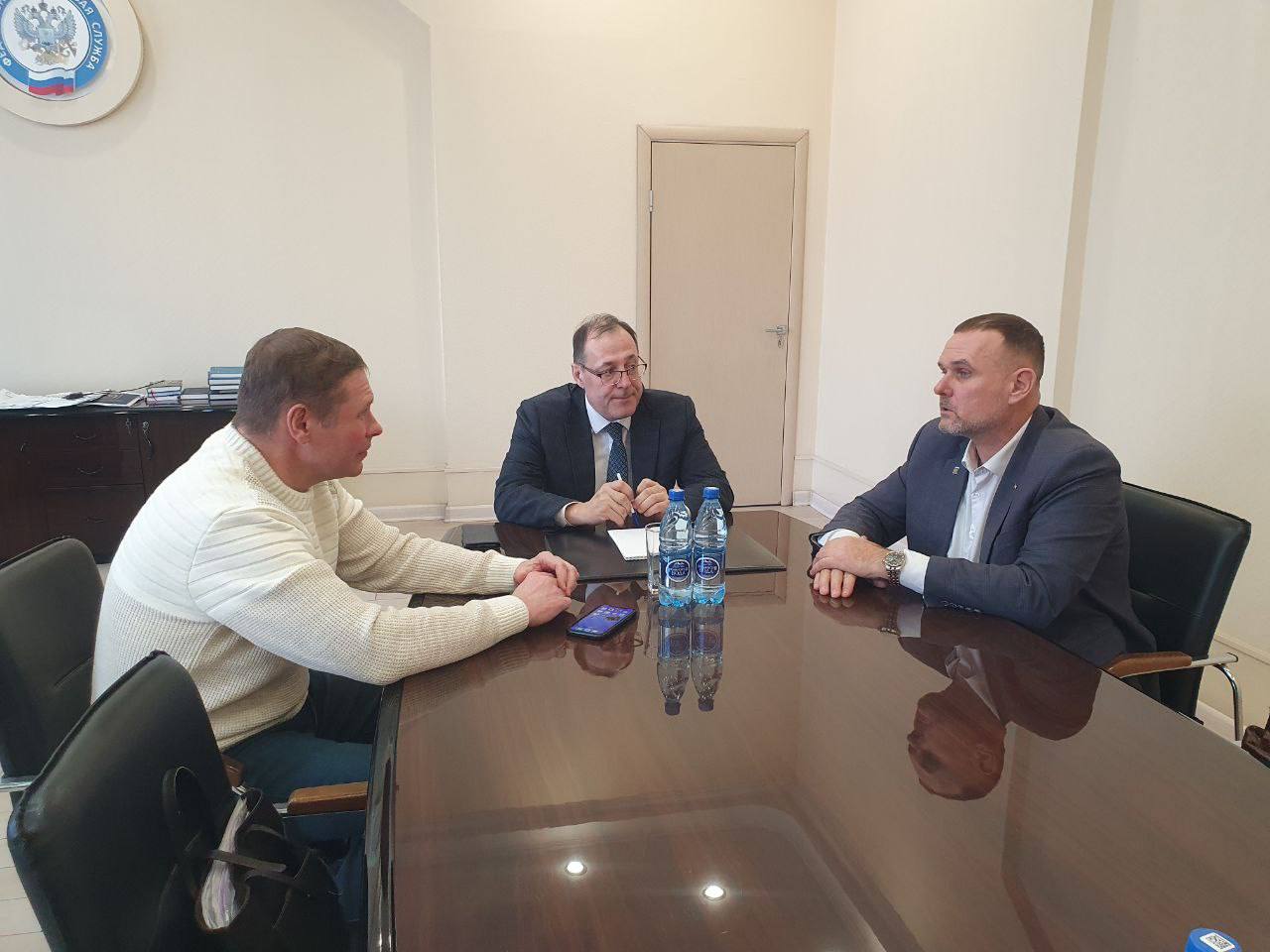 Повышение налоговой грамотности населения, защита добросовестных предпринимателей, новые налоговые меры – эти и другие вопросы обсудили депутаты гордумы с руководителем УФНС по Забайкальскому краю