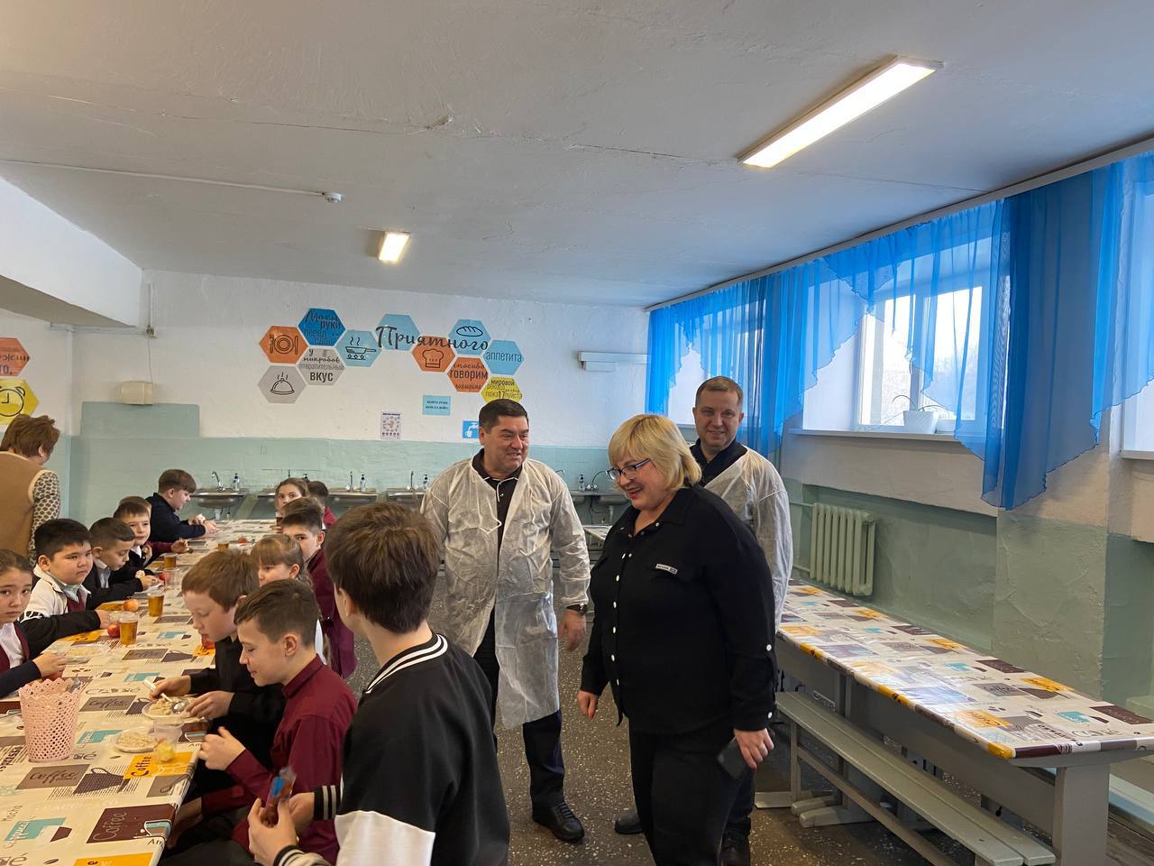 Депутаты городской Думы проверили питание в школах Читы Депутаты городской Думы проверили питание в школах Читы