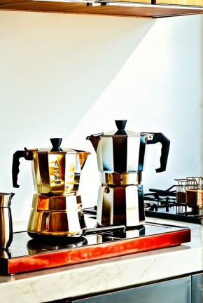Стальная кофеварка против турки: как выбрать для дома