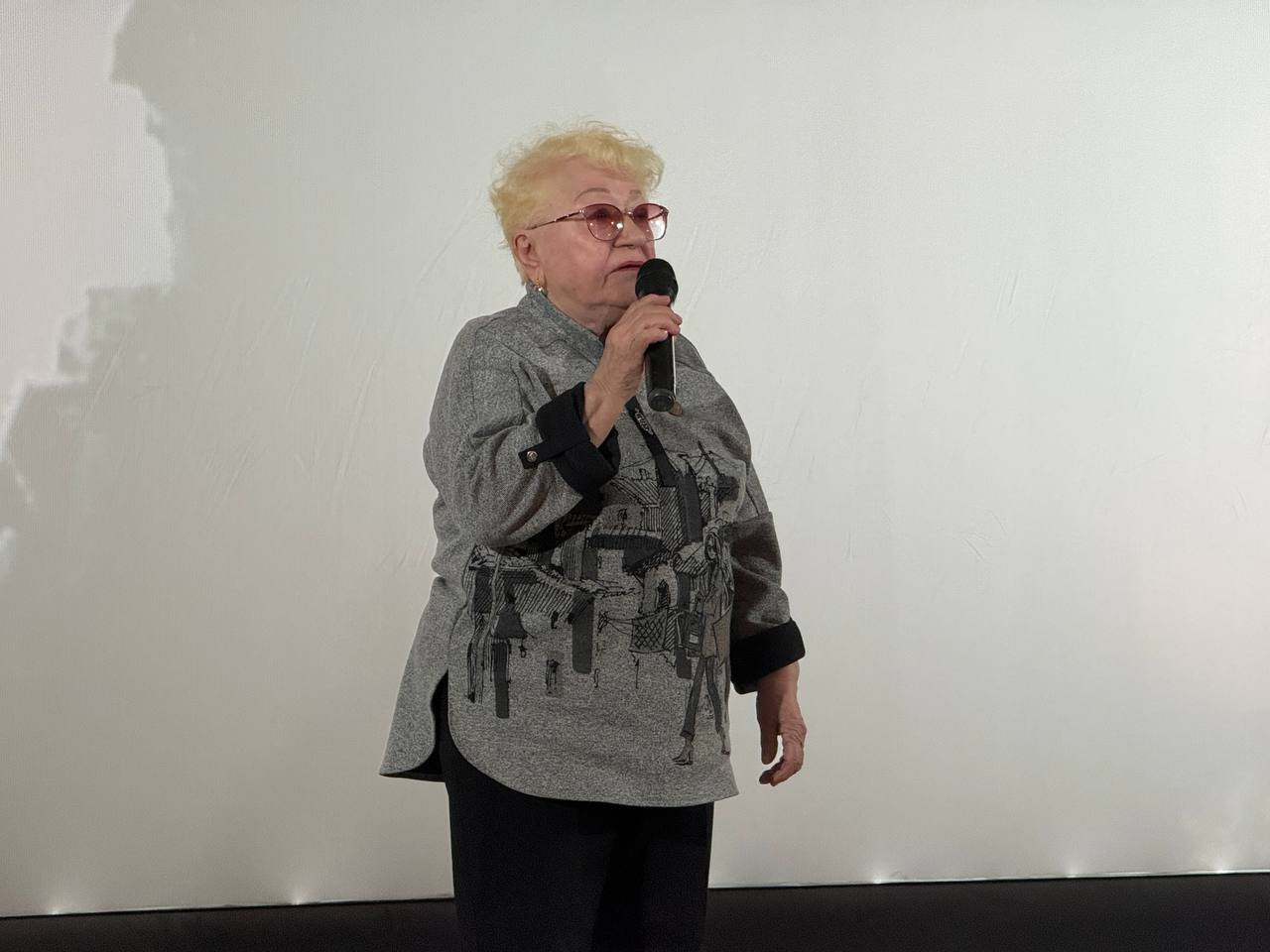 … «Помня о блокадном Ленинграде, ни мои родители, ни я никогда не выбрасывали даже черствый хлеб»… … «Помня о блокадном Ленинграде, ни мои родители, ни я никогда не выбрасывали даже черствый хлеб»…