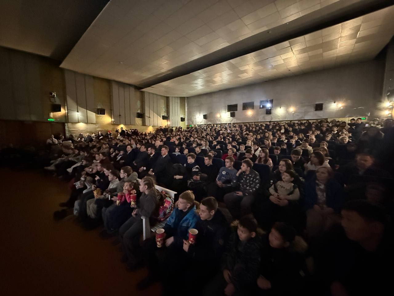 … «Помня о блокадном Ленинграде, ни мои родители, ни я никогда не выбрасывали даже черствый хлеб»… … «Помня о блокадном Ленинграде, ни мои родители, ни я никогда не выбрасывали даже черствый хлеб»…