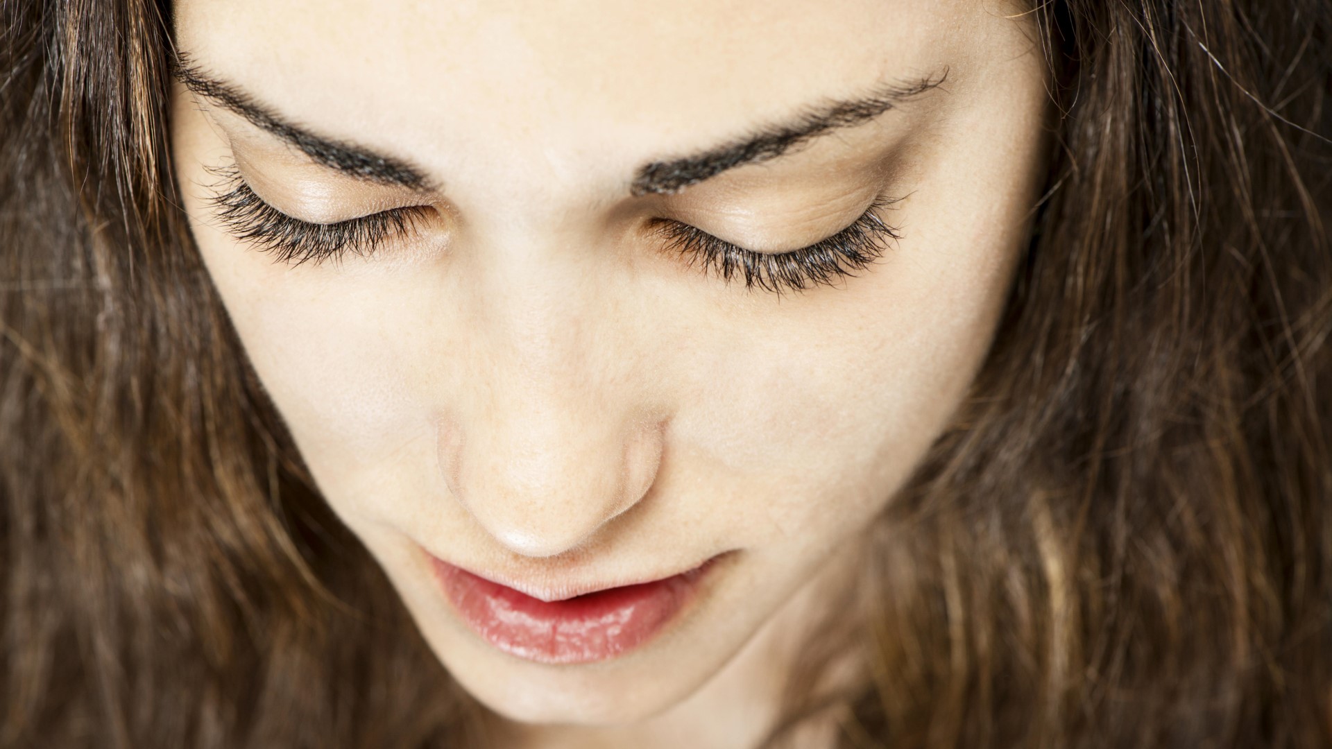 Хлопай ресницами: всего один вопрос выведет мастера-недоучку на чистую воду