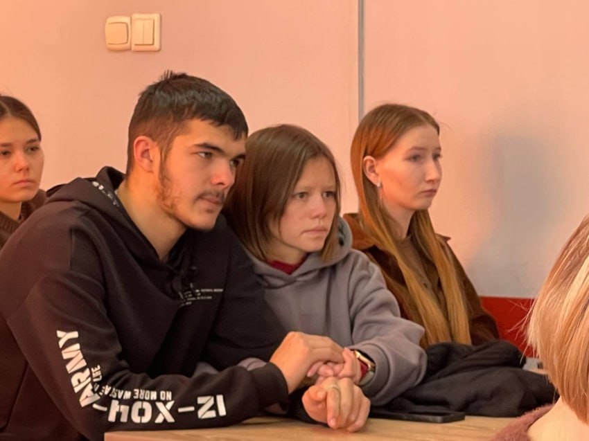 Студенты и власти Забайкалья обсудили помощь молодым семьям Студенты и власти Забайкалья обсудили помощь молодым семьям