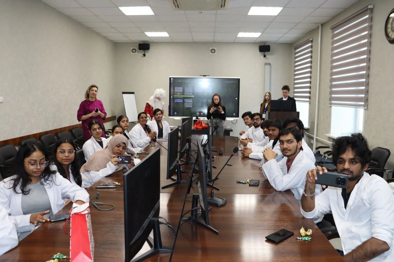 Студентам из Индии, обучающимся в Забайкалье, рассказали о русских традициях Студентам из Индии, обучающимся в Забайкалье, рассказали о русских традициях