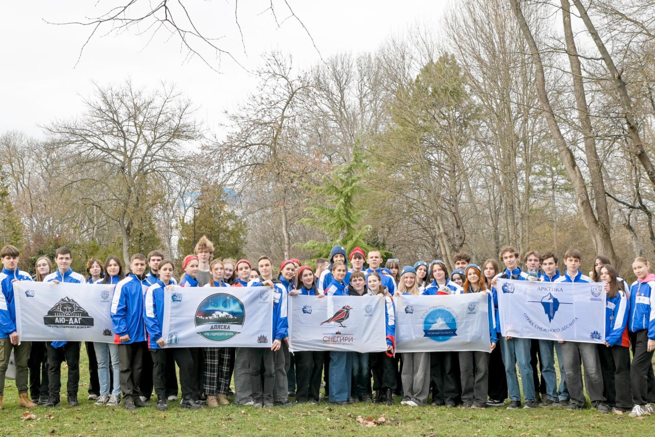 Крымские студенты и школьники присоединились к ежегодной патриотической акции Крымские студенты и школьники присоединились к ежегодной патриотической акции