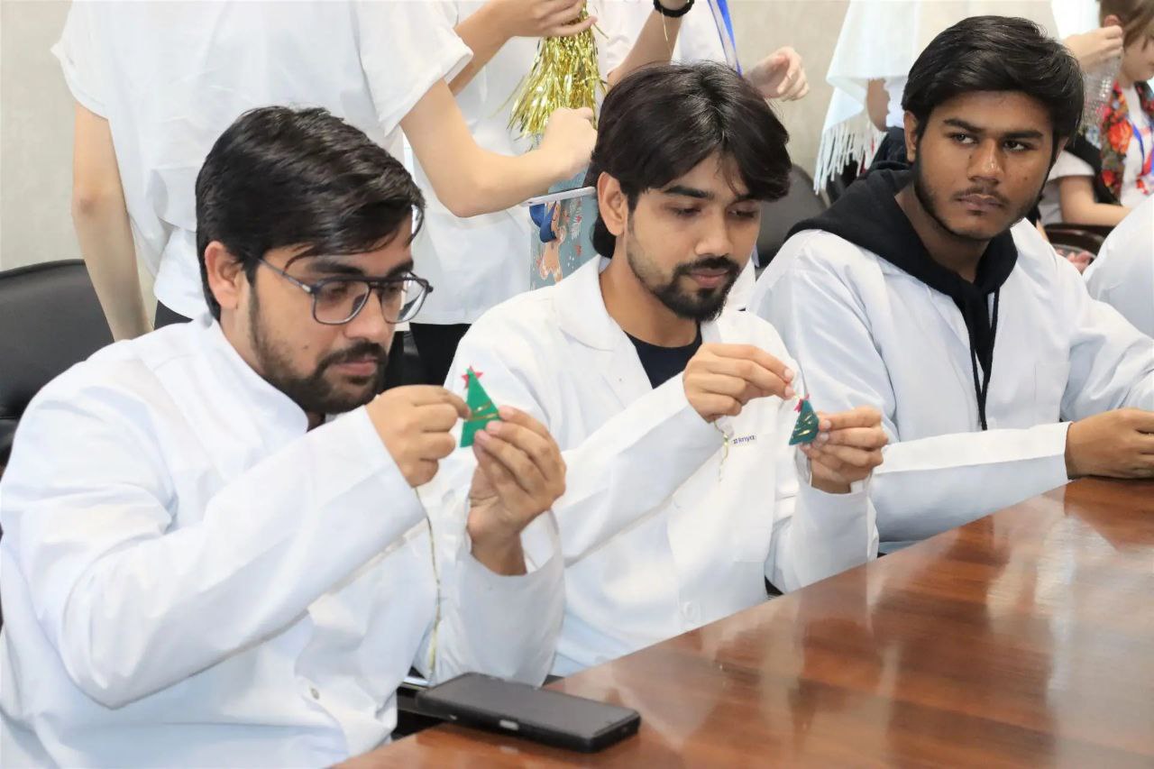 Студентам из Индии, обучающимся в Забайкалье, рассказали о русских традициях