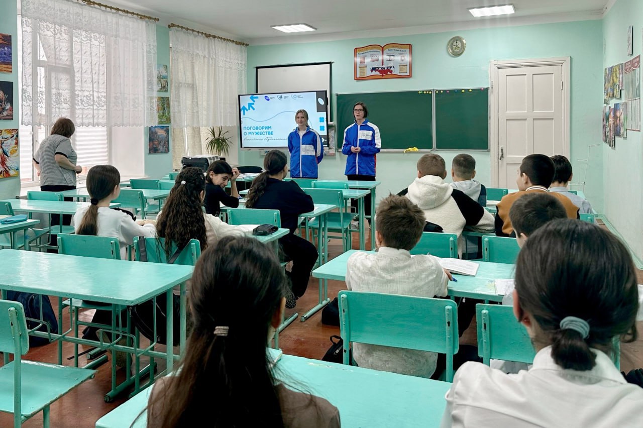 Крымские студенты и школьники присоединились к ежегодной патриотической акции Крымские студенты и школьники присоединились к ежегодной патриотической акции