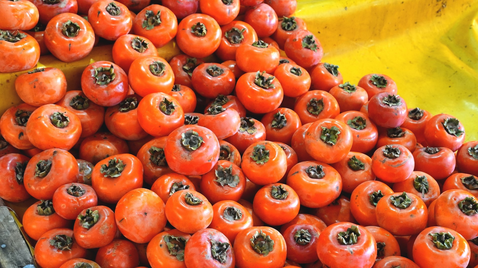 Не спешите выбрасывать: вот как спасти хурму, которая сильно вяжет