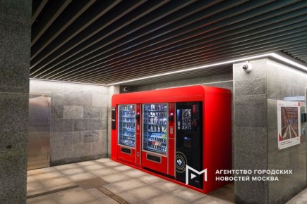 Кофейные автоматы и уютные кафе в московском метро обновляют привычный маршрут