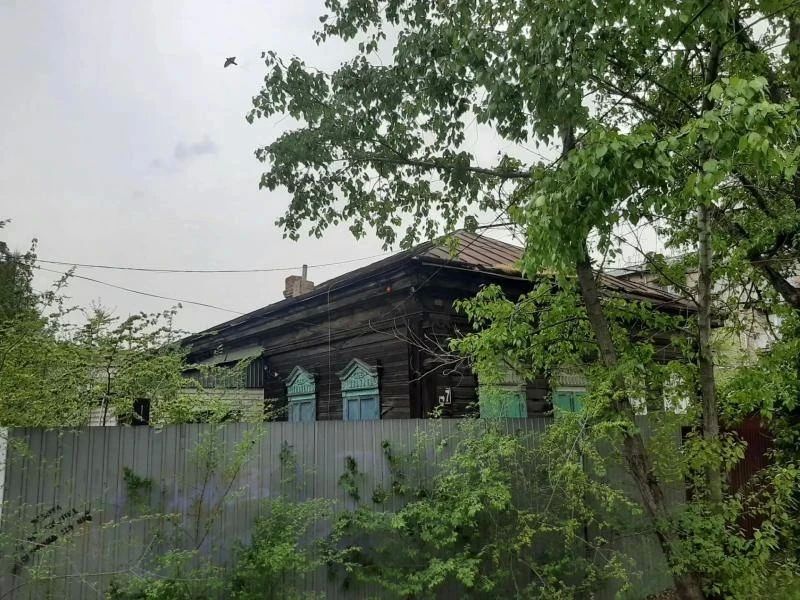 Старинный деревянный дом с резными наличниками, построенный в начале 20 века, сдадут в аренду на 49 лет в Чите по проекту «Дом за рубль»