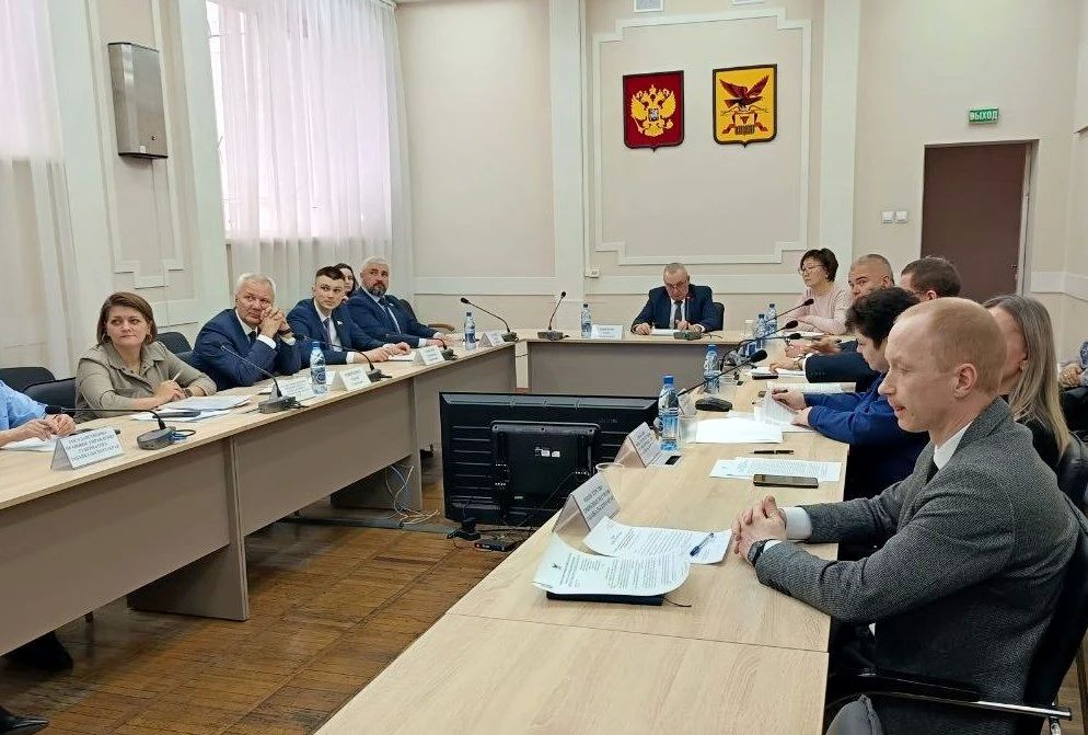 Отопсезон и встречи с недропользователями: депутаты-промышленники подвели итоги за 6 месяцев