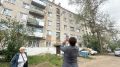 По обращениям граждан оперативно выехали на осмотр многоквартирных домов