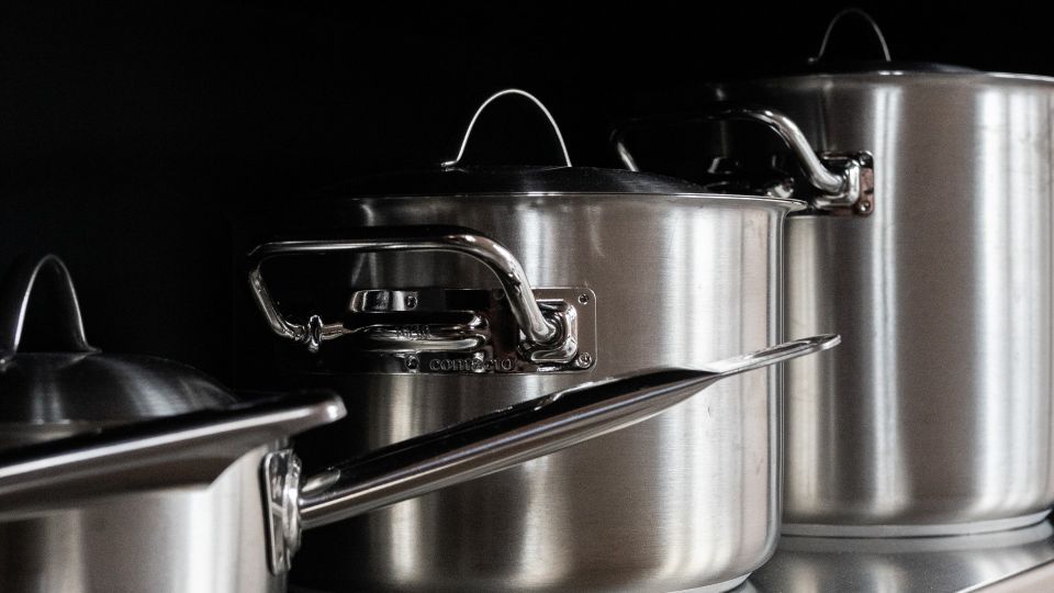 У хороших хозяек кастрюли всегда блестят: тряпкой их не натирают