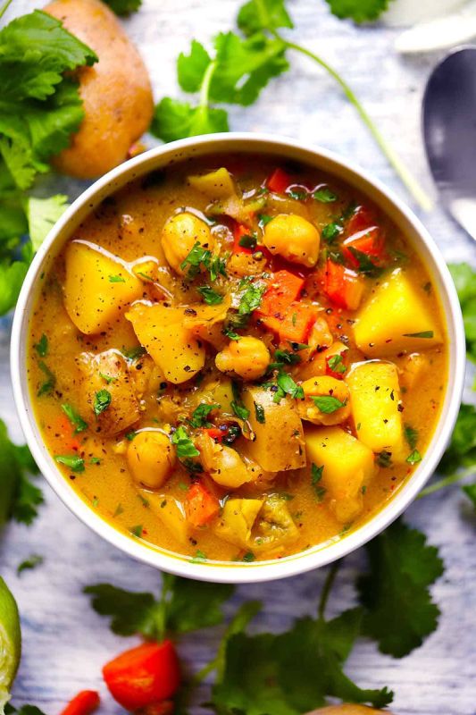 Тепло в каждой ложке: вкусный суп карри с нутом и картофелем