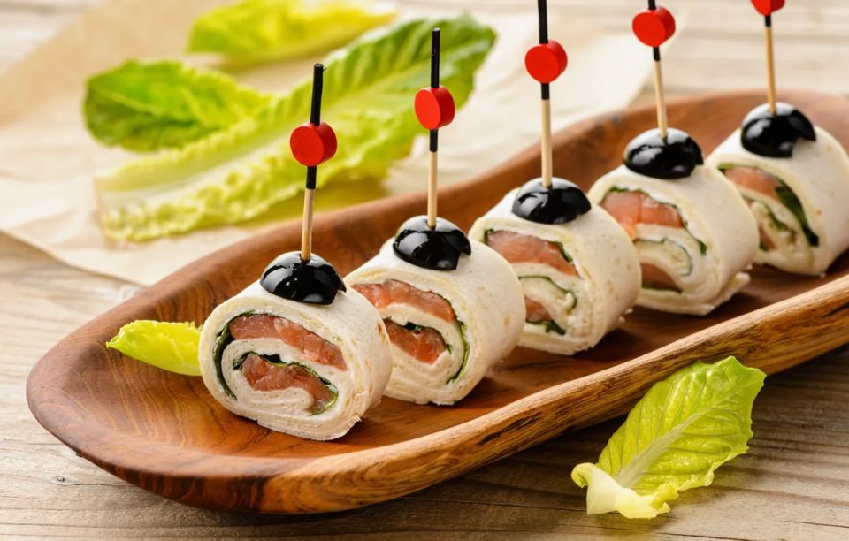 Непревзойденные новогодние закуски: рулеты из лаваша для вашего праздничного стола