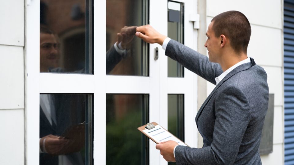 Мошенники маскируются под судебных приставов: как защитить свои финансовые данные