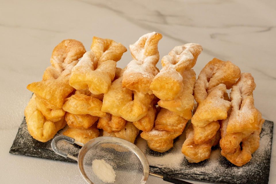 Хворост из дрожжевого теста