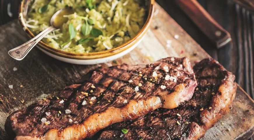 Пиканья с песто из печеного чеснока: простой путь к глубине вкуса