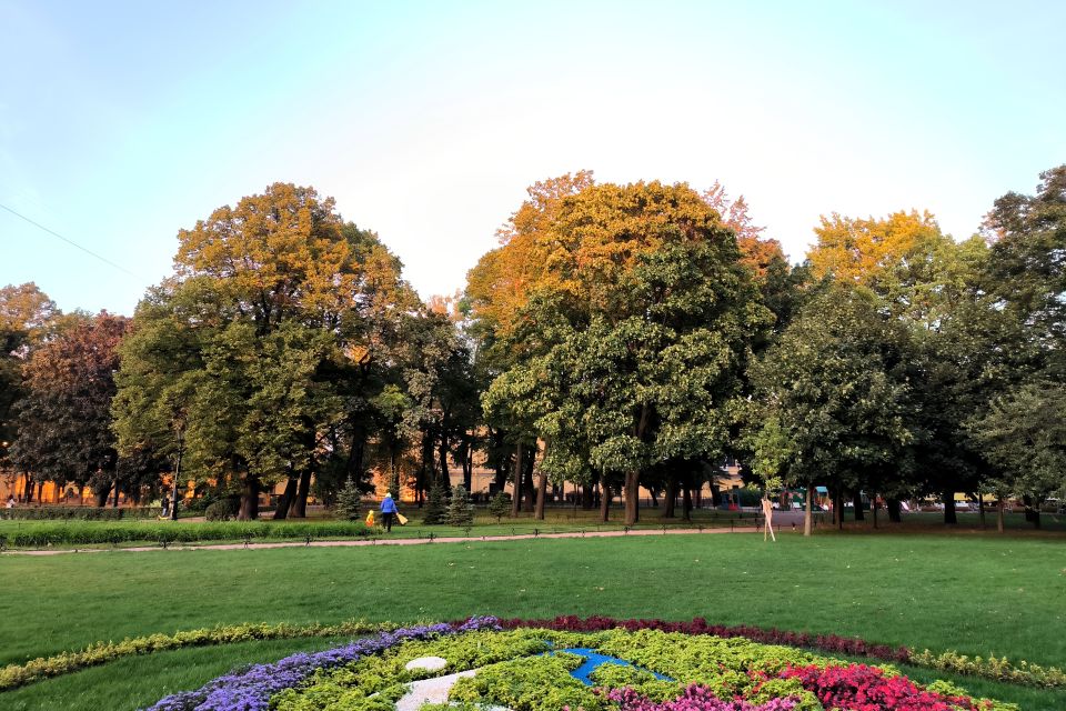 В Петербурге есть тайные сады, о которых знают единицы: местный гид раскрыла секреты города